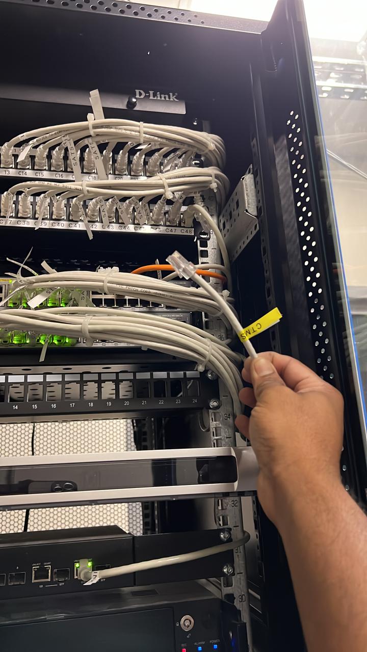 D-Link structured cabling and patch panel rack